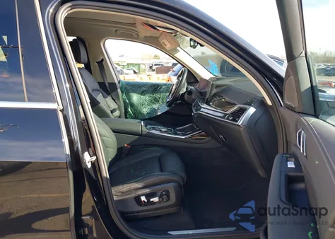 2025 BMW X7 xDrive40I z USA, uszkodzony, nr VIN 5UX23EM0XS9W42777